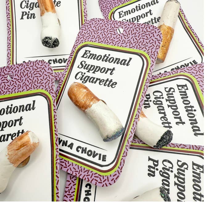 Épingle de revers fantaisie cigarette mignonne et originale pour la vente par Anna Chovie