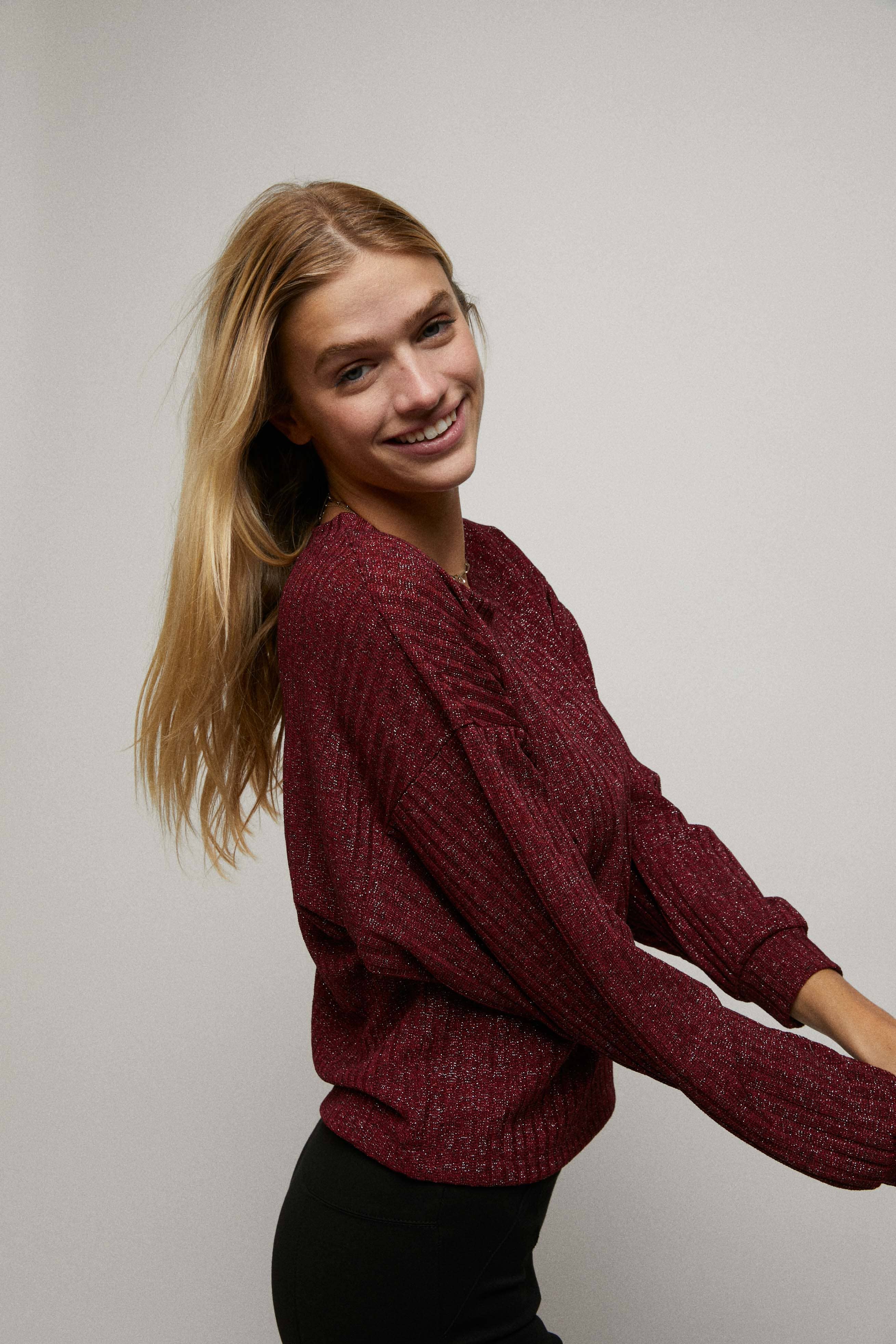 Cerule – Großhandel Strickoberteil – Damen – Langärmliges, kariertes Oberteil aus Lurex-Rippstrick7