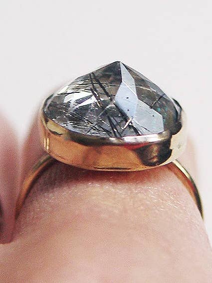 Bague en or en quartz tourmilé pour la vente par Friedasophie