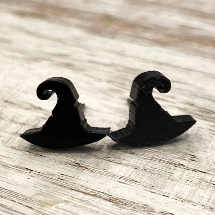 Zwarte heksenhoed studs voor wholesale door Holly and Liz