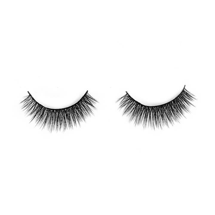Oomph Luxury Silk Lash for wholesale by aer Lashes