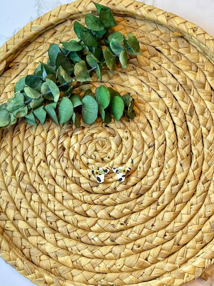 Zonnebloem koe studs voor wholesale door Pink Lily Designs