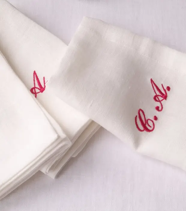Liem Home – wholesale Dinner & cloth napkin – Personalized napkins with Name Embroidery1