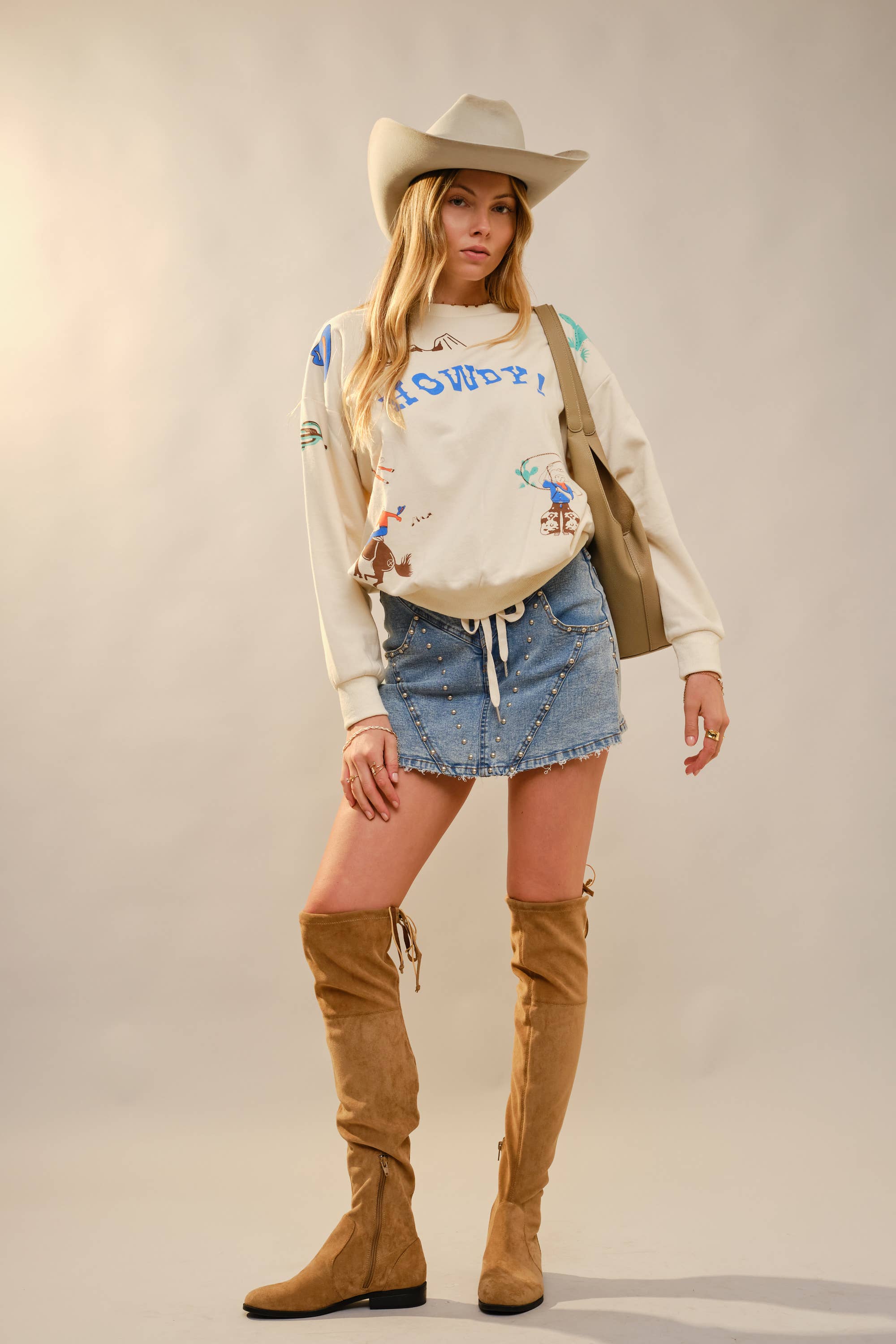 TAUPE 36146T - Western Sweatshirt med Howdy-grafik for engroshandel på Faire20