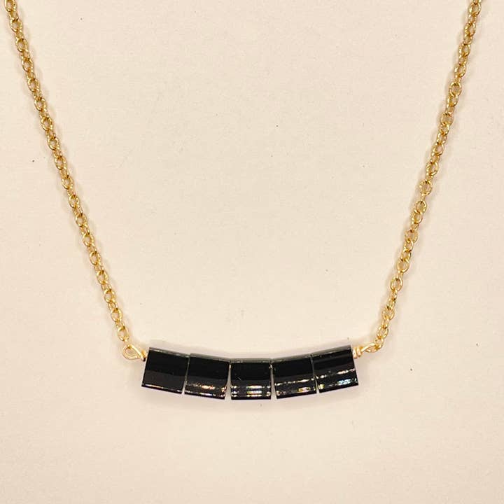 Collana tutto in fila per la vendita all'ingrosso da parte di Love & Dot