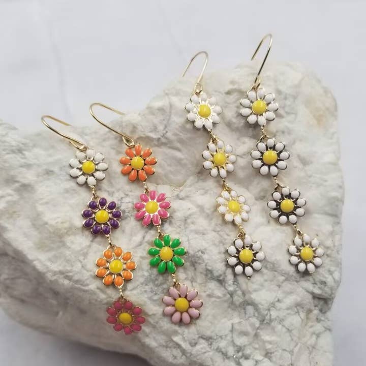 Boucles d'oreilles pendantes Daisy Link pour la vente par The Pretty Jewellery