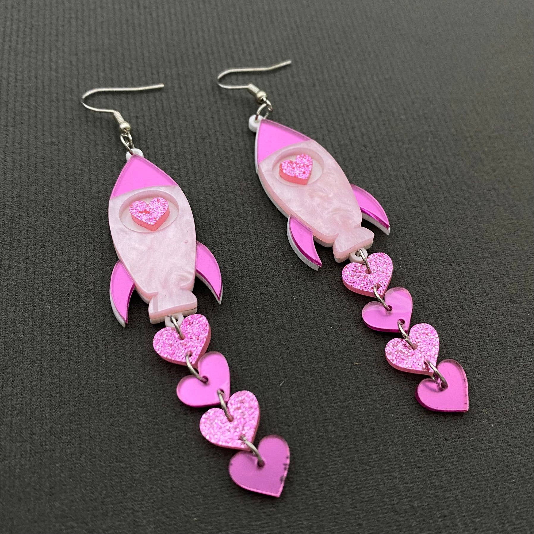 Mio Queena - Wholesale Dangle Earrings - Acrylic Heart Fringe Rocket Dangle Earrings - YK4