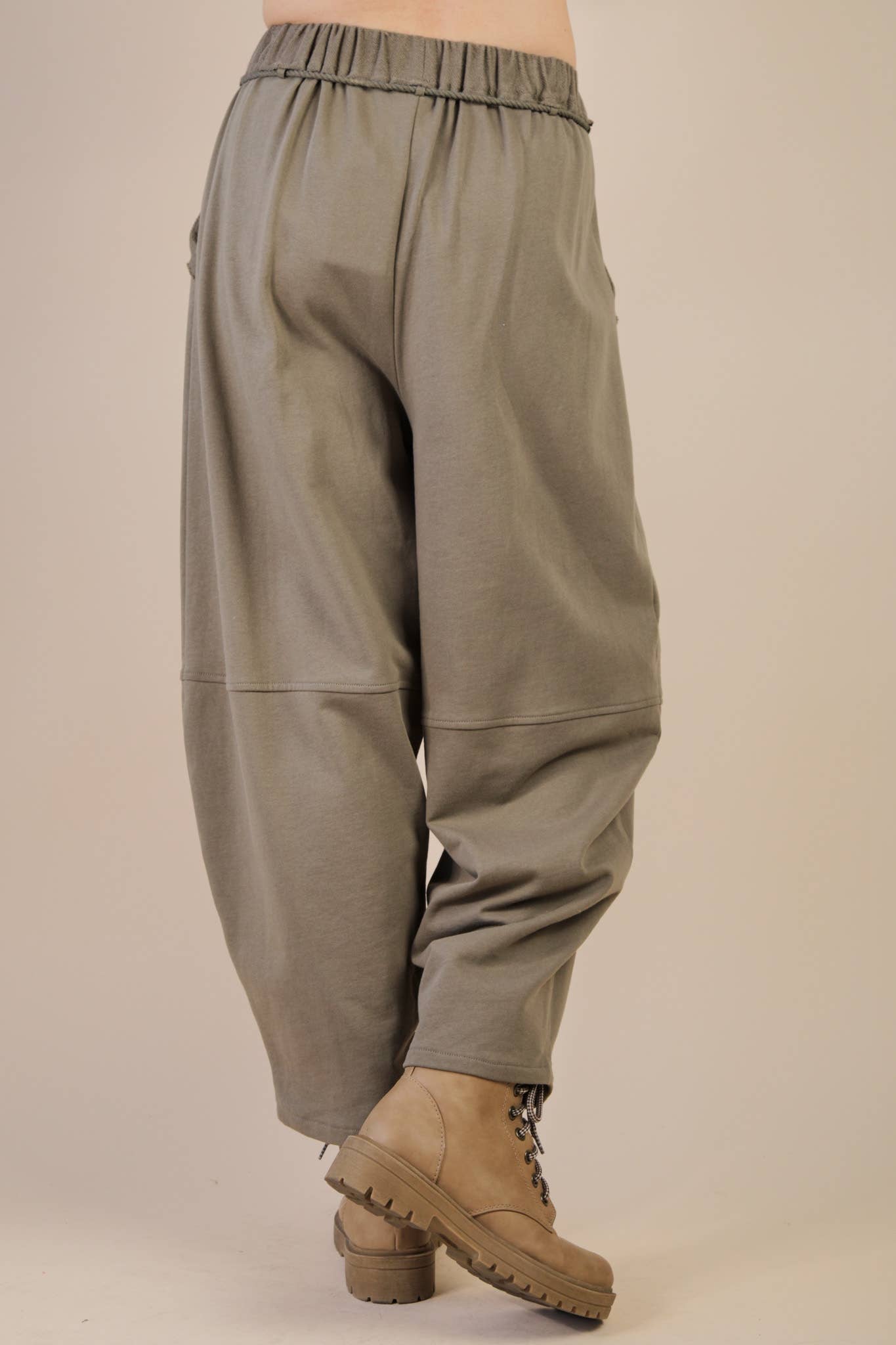 VERY J – Calças - Mulher por atacado – NP70814-Calças de Barril com Faixa de Cintura Trançada3