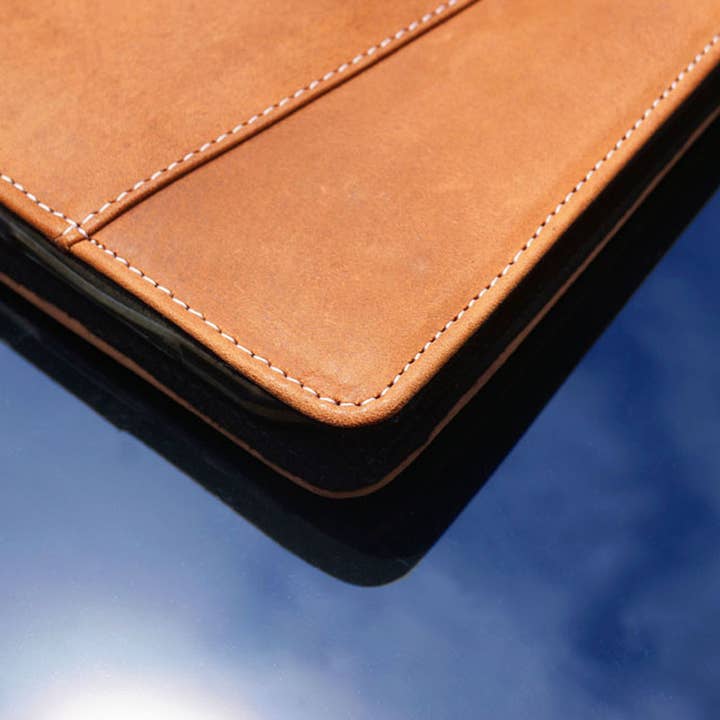 MacCase - Wholesale Laptop/Tablet Case - Unisex - Premium Leather iPad Pro 12.9 Case (5th and 6th Gen)6