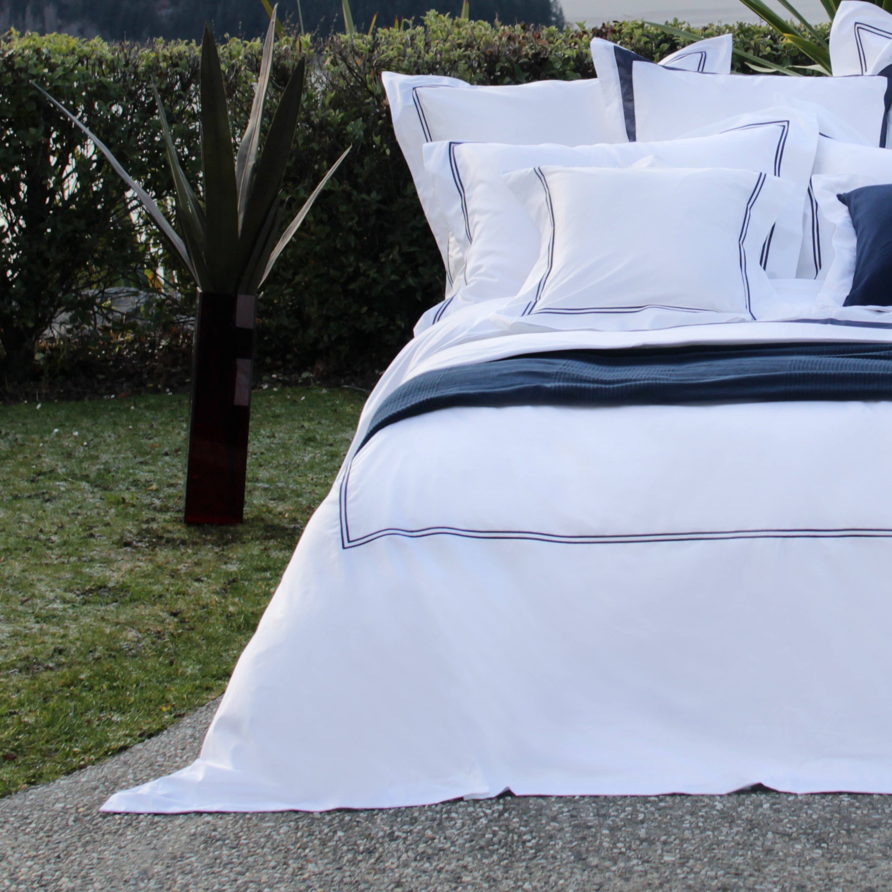 Crown Goose - Wholesale Bedding Set - Cordon Collection, Pristine Navy King2