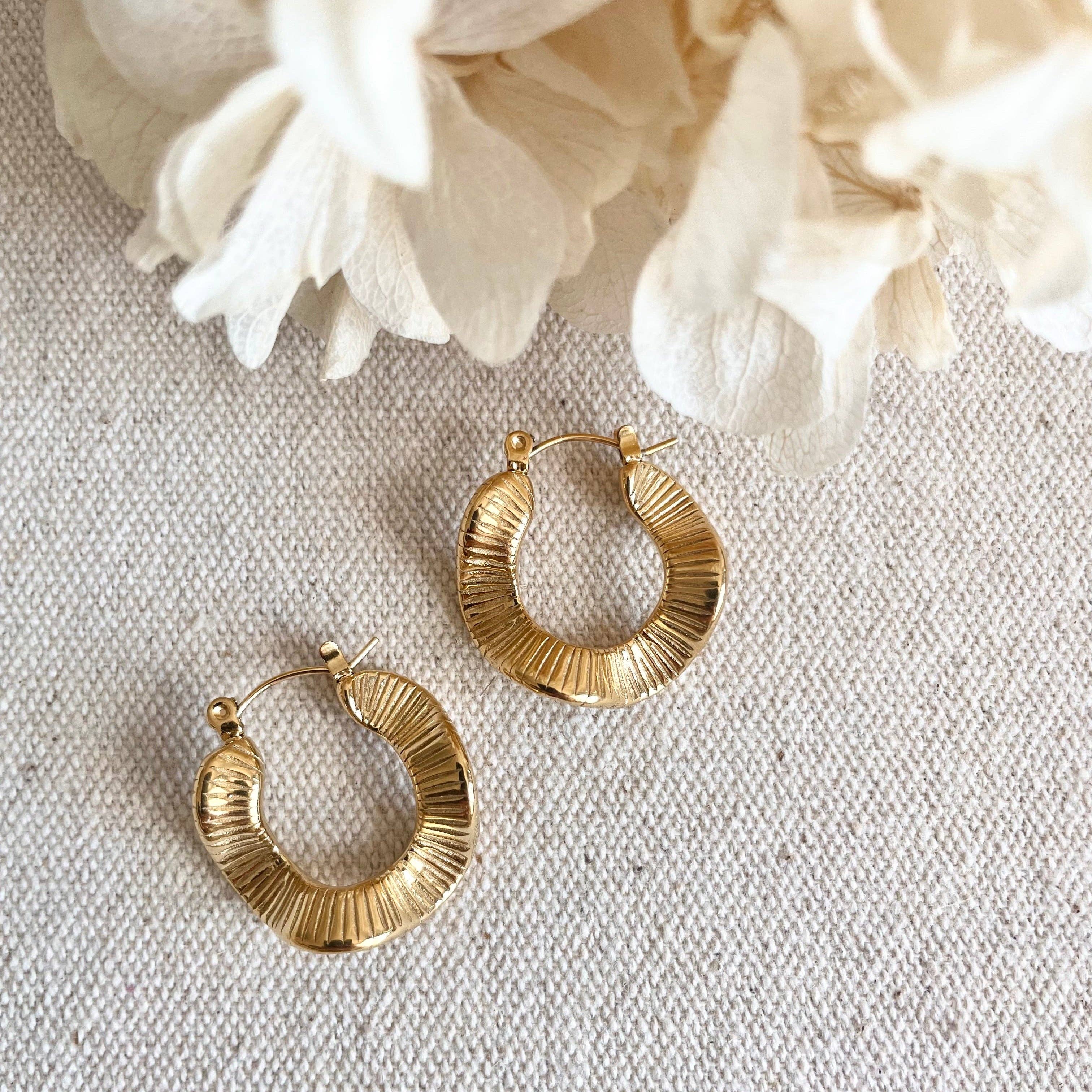 Little Nell Jewellery – wholesale Hoop earrings – Everyday Gold Wavy Hoops1