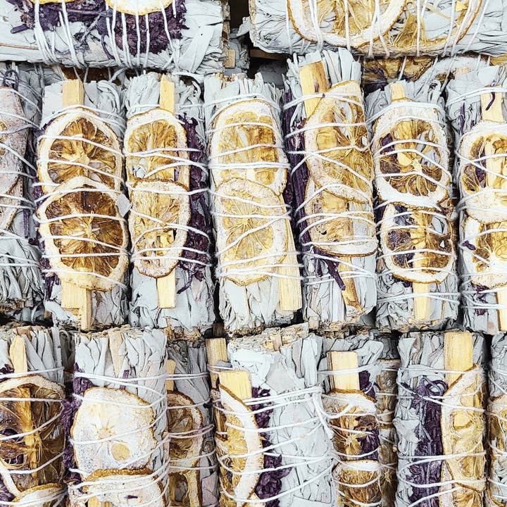 Orglamix - Wholesale Wierrookbundel - Watersalie uit Florida | Witte salie, lavendel en citroen + Palo Santo1