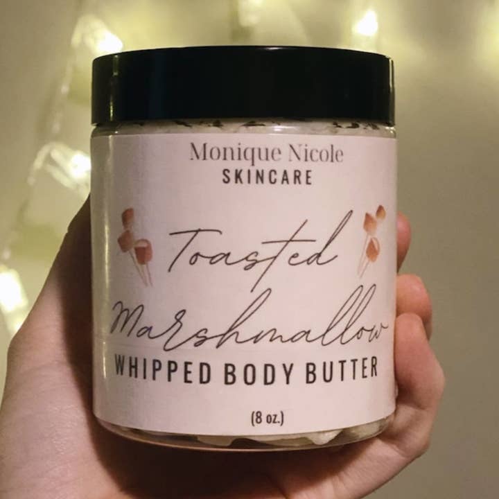 Beurre corporel fouetté à la guimauve grillée pour la vente par Monique Nicole Skincare
