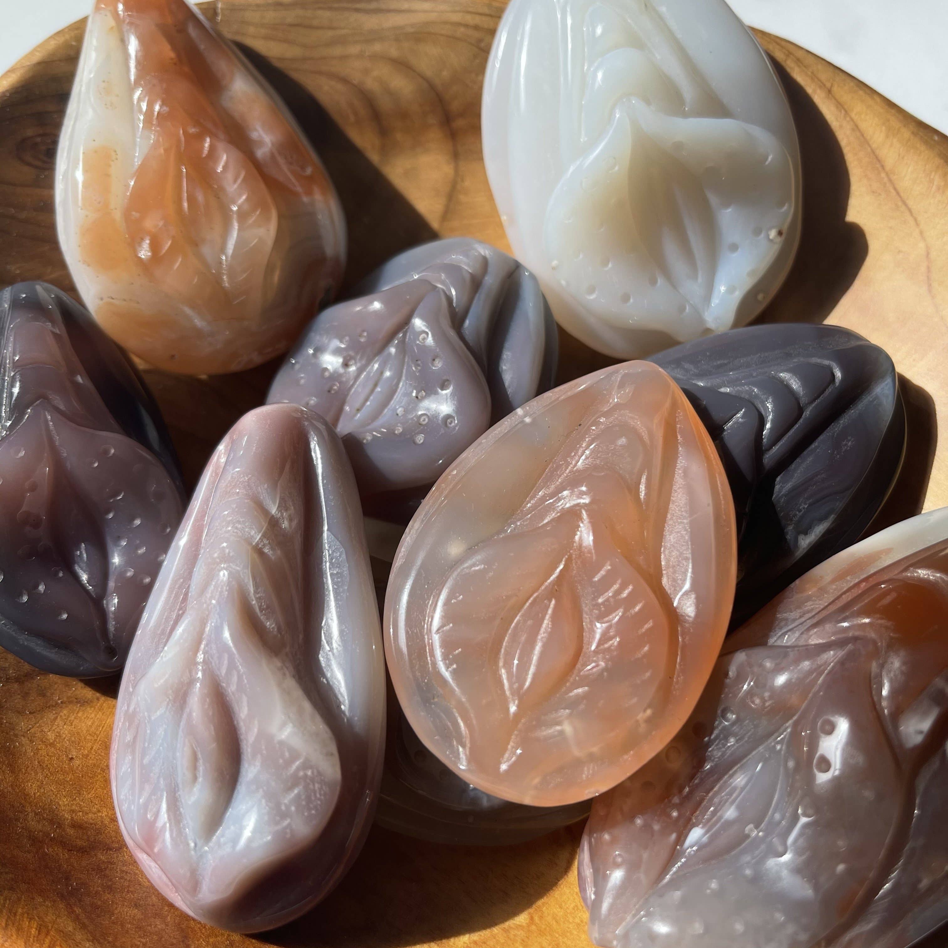 Good Juu Juu – Großhandel Spiritueller Stein/Kristall – Yoni-Schnitzerei aus Achat2