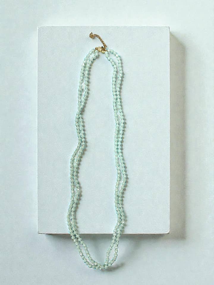 Collana a doppio filo annodata a mano da 30" con perle da 6 mm color azzurro. per la vendita all'ingrosso da parte di Ava Capri
