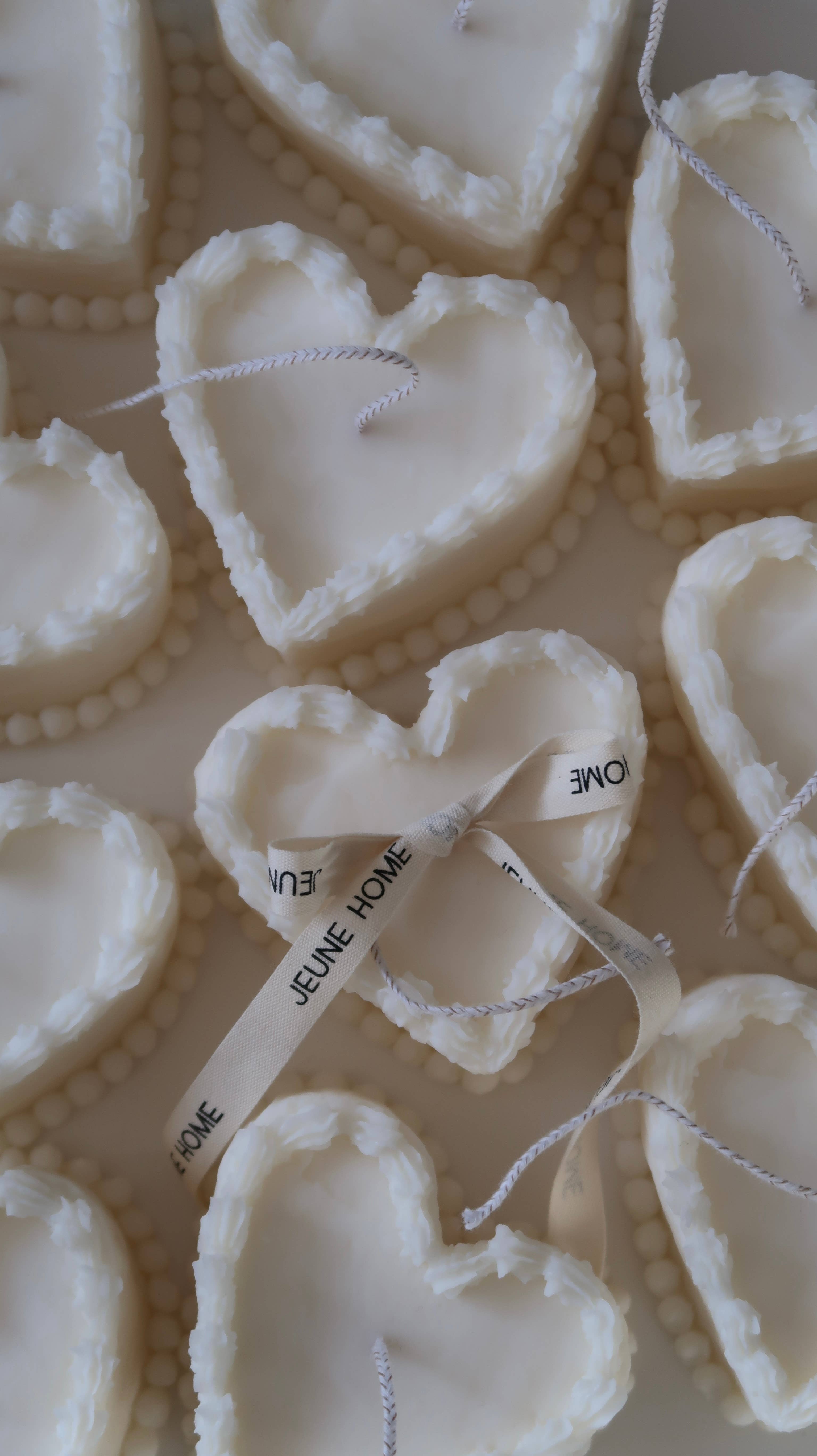 Jeune Home – wholesale Novelty candle – Heart Cake soy candle | Birthday cake candle2