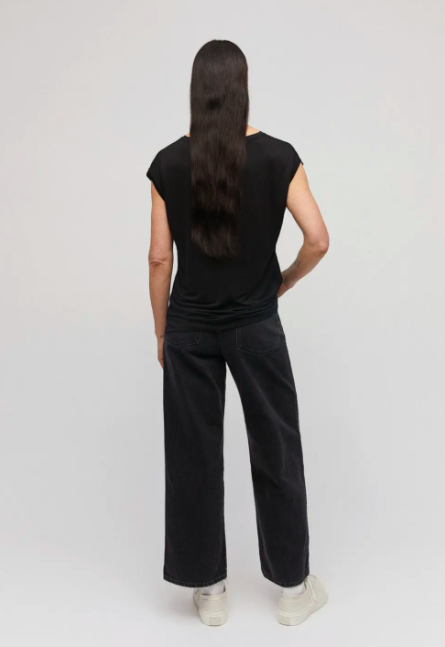 Veneka - Wholesale T-Shirt - Women's - Jilaa T-Shirt in Black5