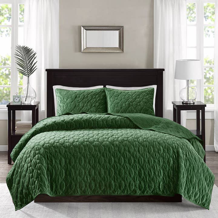 Velvet 3-Piece Quilt Set, Green for wholesale on Faire2