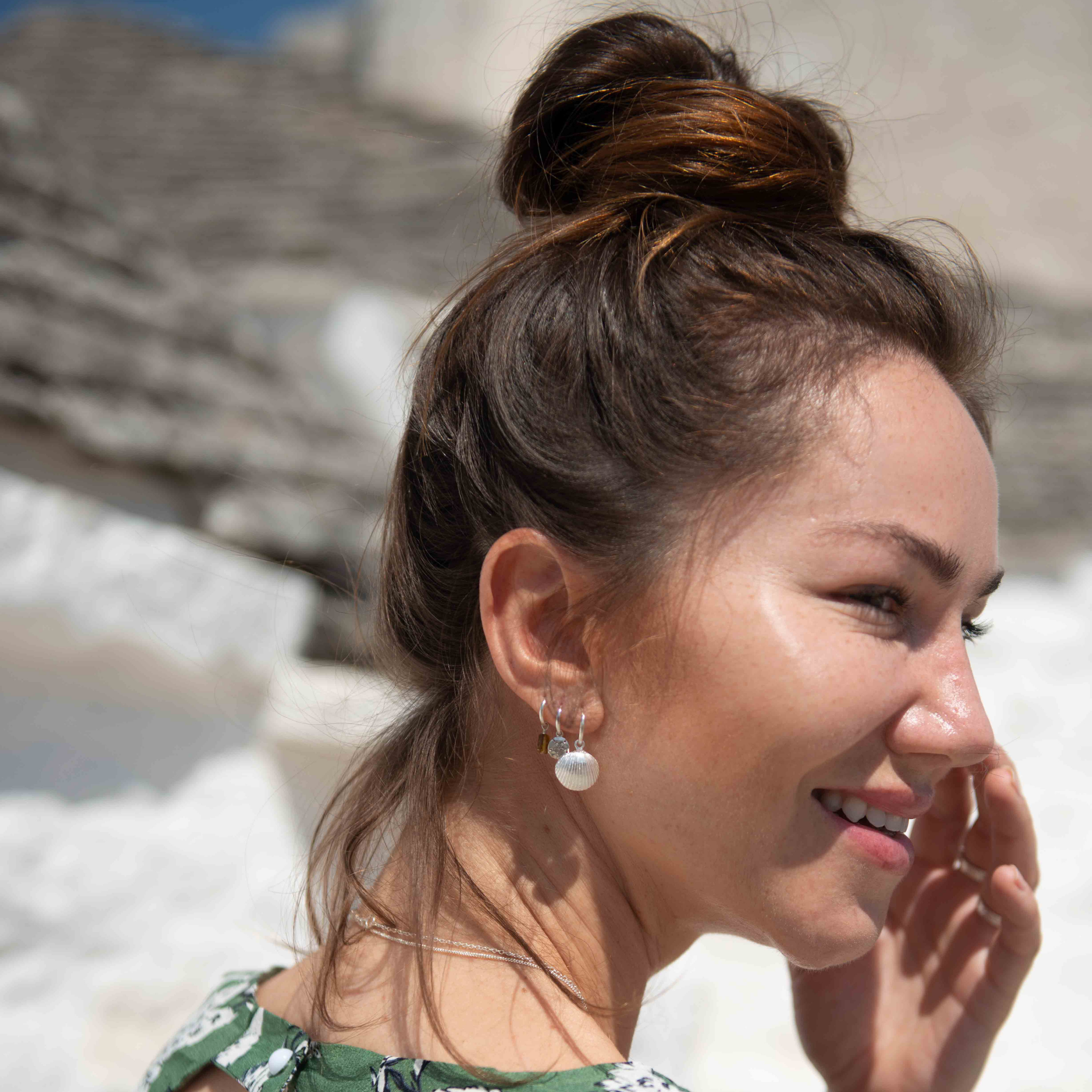 Koi Atelier - Vendita all'ingrosso Orecchini pendenti - Orecchino con pendente a conchiglia di cuore in argento2