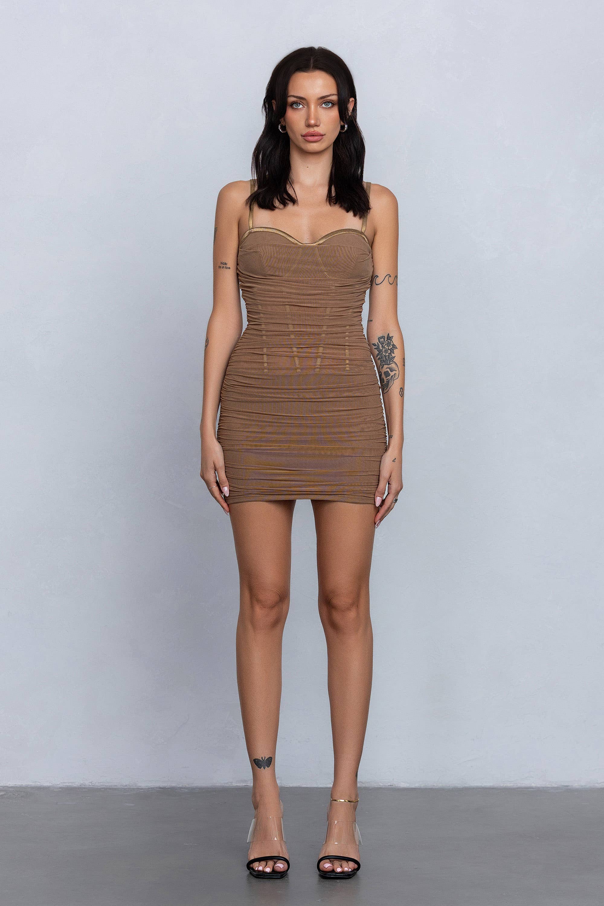 No Vacancy – Engroshandel Kjole - Dame – Korset bodycon minikjole i mesh og rynket detalje6