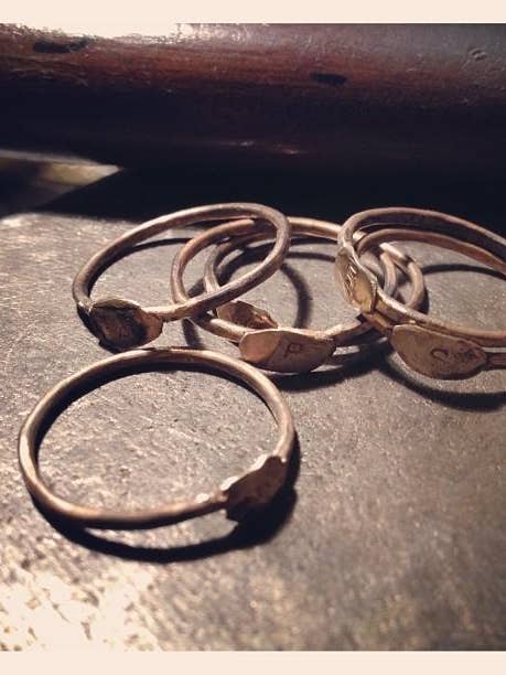 Initiële ring voor wholesale door Zahavah Jewelry