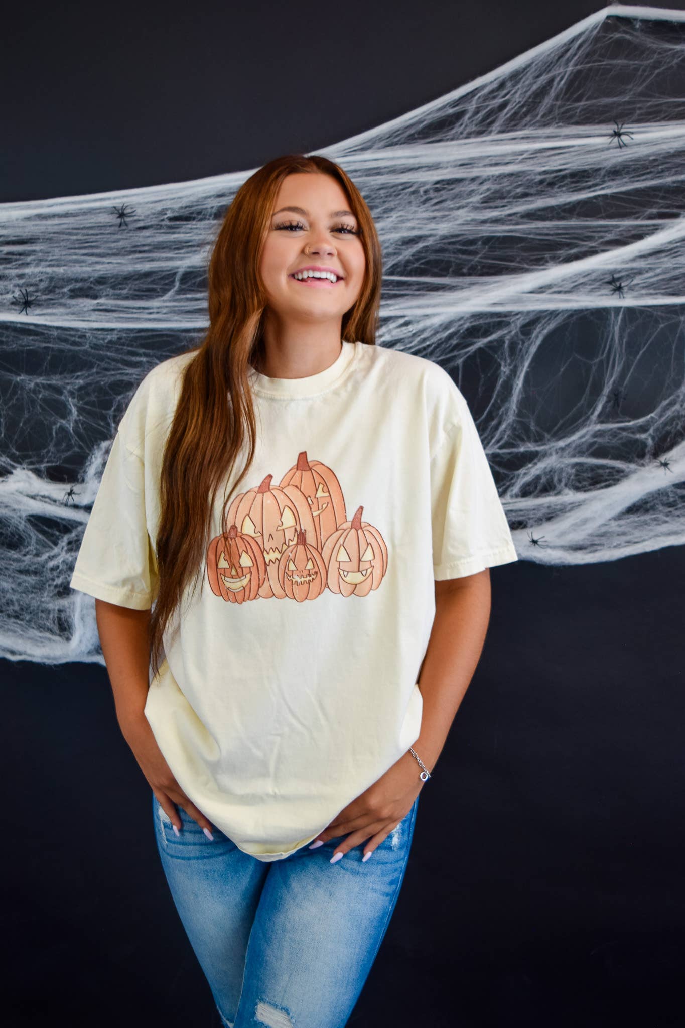 Spirit+Tribe – wholesale T-shirt med logga - Dam – SPÖKLIK SÄSONG5