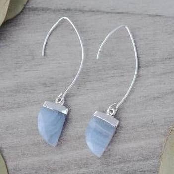 boucles d'oreilles sierra - agate dentelle bleue pour la vente par Wild Abandon Jewelry
