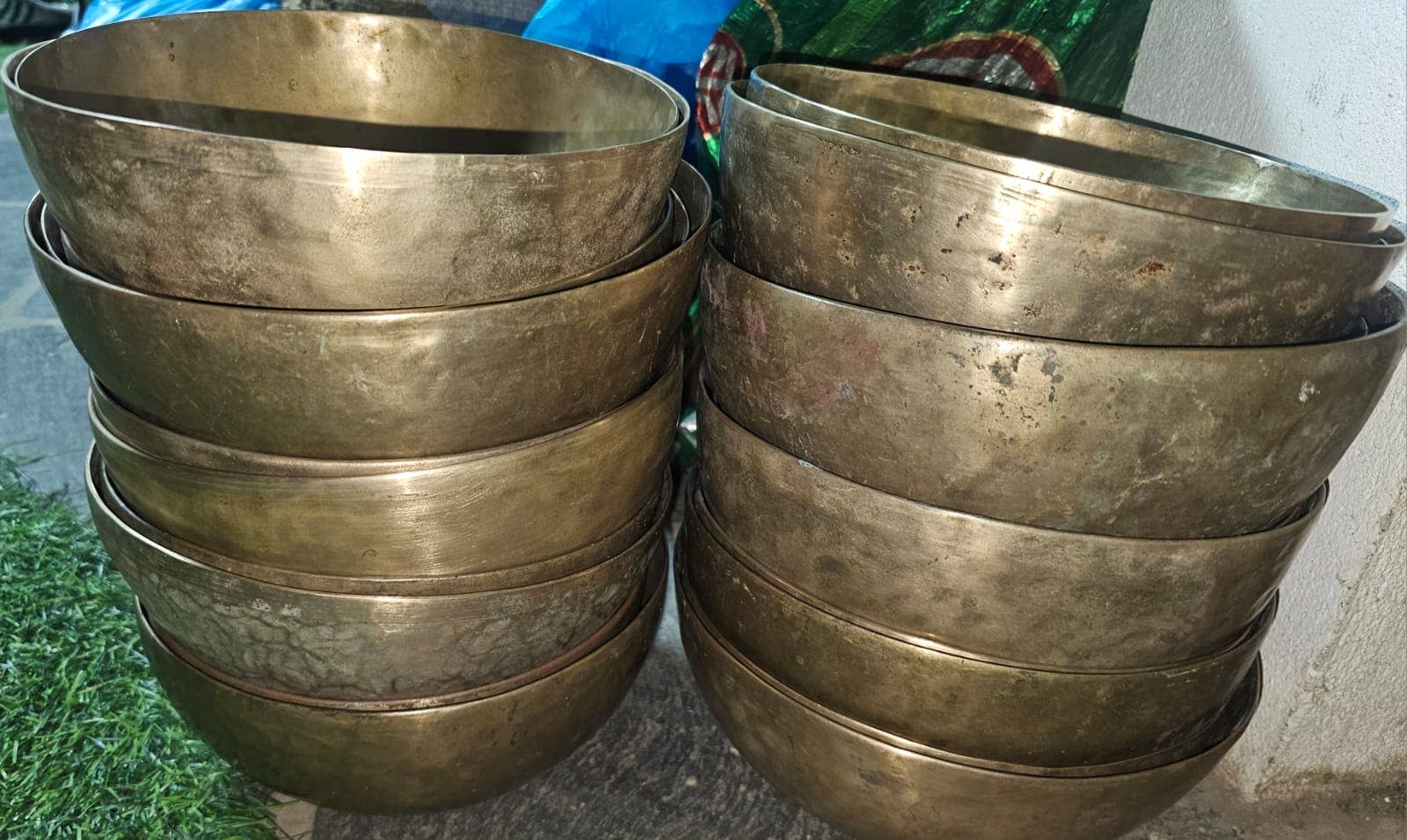 ART HIMALAYAN TRADING LTD - Wholesale Meditation Supplies - High Quality Antique Healing Jambati Tibetan Singing bowl