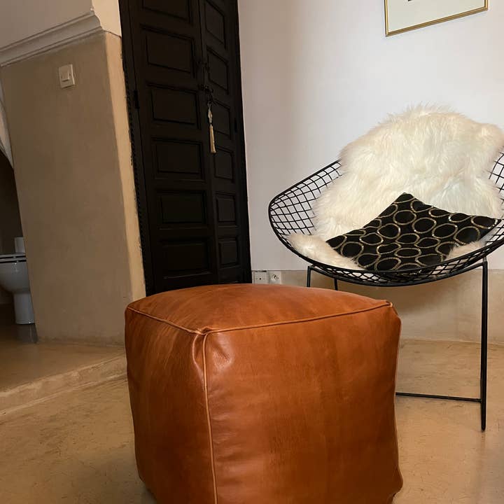 Pouf Carré en Cuir Marocain – Ottoman Fait Main de Qualité Supérieure and other Purchase Wholesale vendita pouf. Free Returns & Net 60 Terms on Faire trending on Faire.