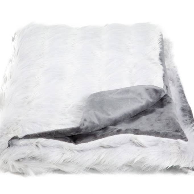 Raven Fog | Colección de mantas de piel sintética acogedora | Manta para venta al por mayor de Aviva Stanoff Design