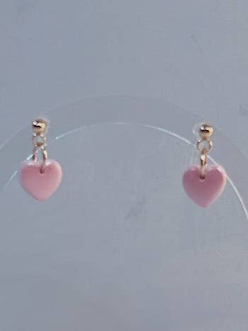 Boucles d'oreilles à clip en forme de cœur pour enfant pour la vente par Maia Sol Designs