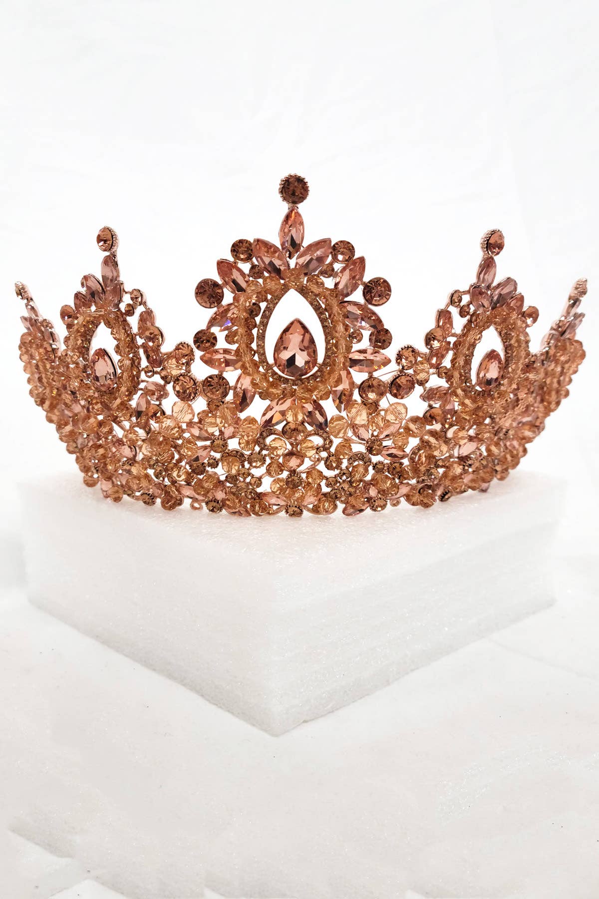 Chicas - Wholesale Tiara - Women's - Metal tiara with crystal balls and jewel rhinestones HT96252