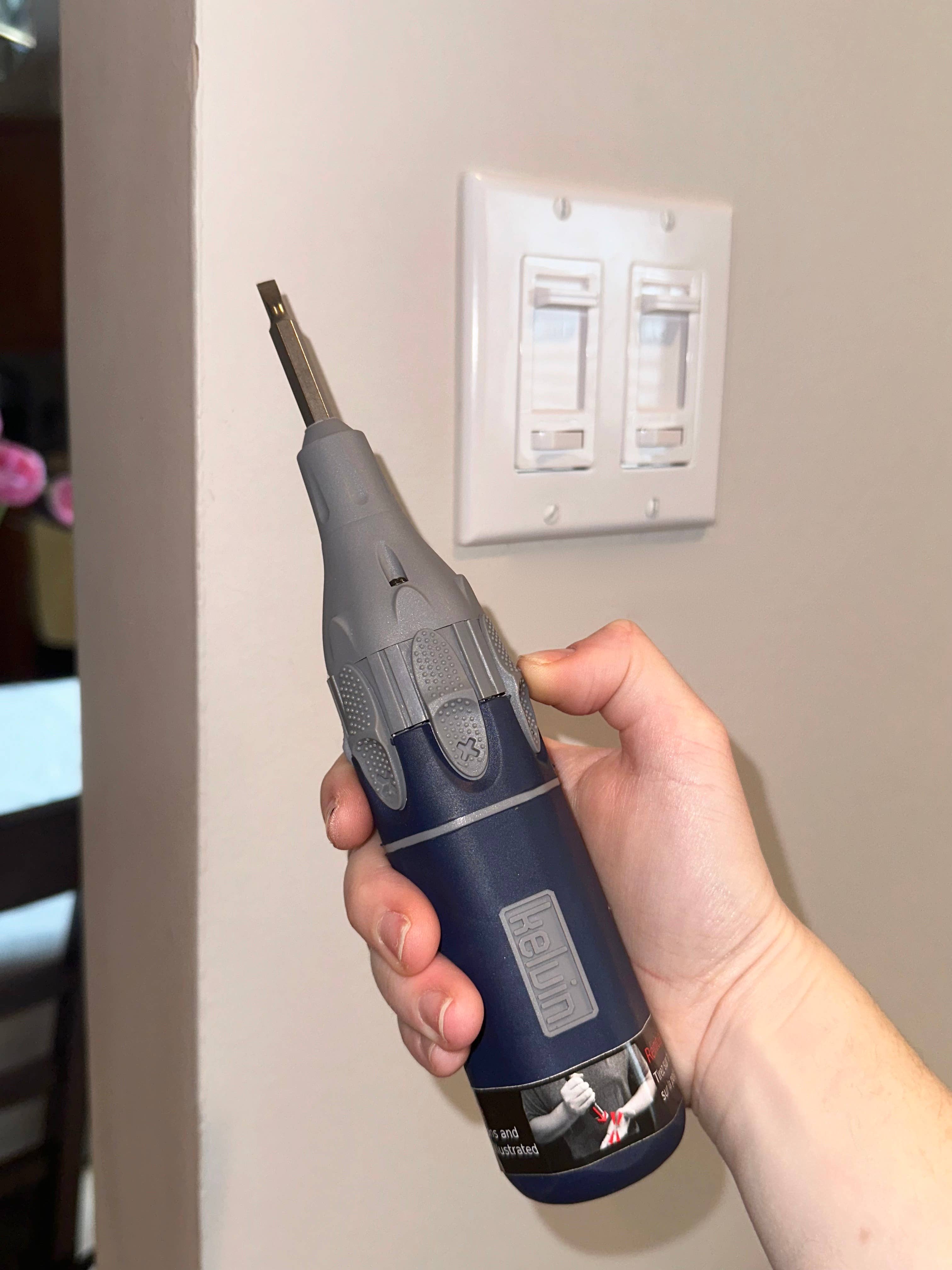 Kelvin Tools - Wholesale Handy Tool - Kelvin Retractor Auto Advance 6 bit screwdriver4