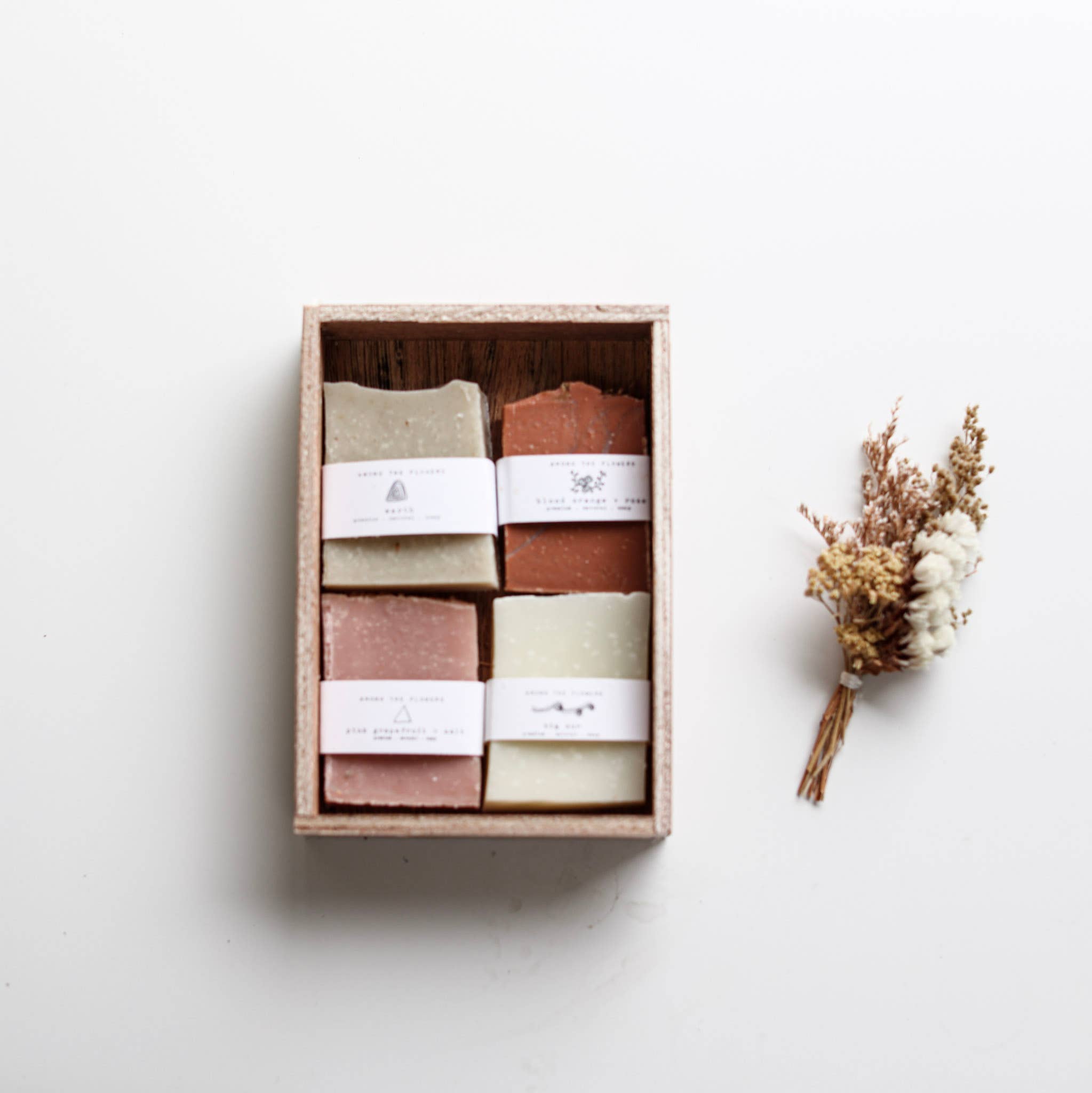 Among the Flowers – Engroshandel Sæbestykke – Sæbeprøvesæt med fire premium sæber2