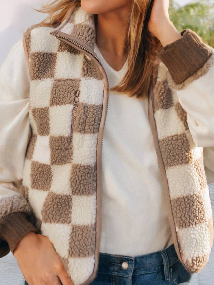 Veste Sherpa LDC à carreaux et bouton-pression pour la vente par Little Daisy Closet
