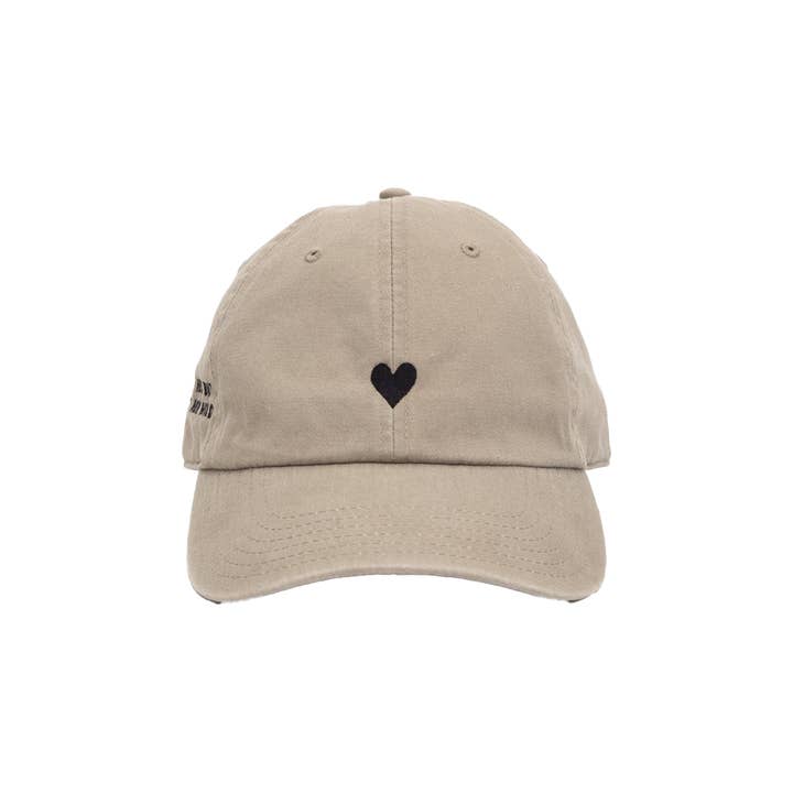 Atticus Poetry - Vente Casquette de baseball – femme - Casquette de baseball pour femme avec cœur brodé en beige clair2