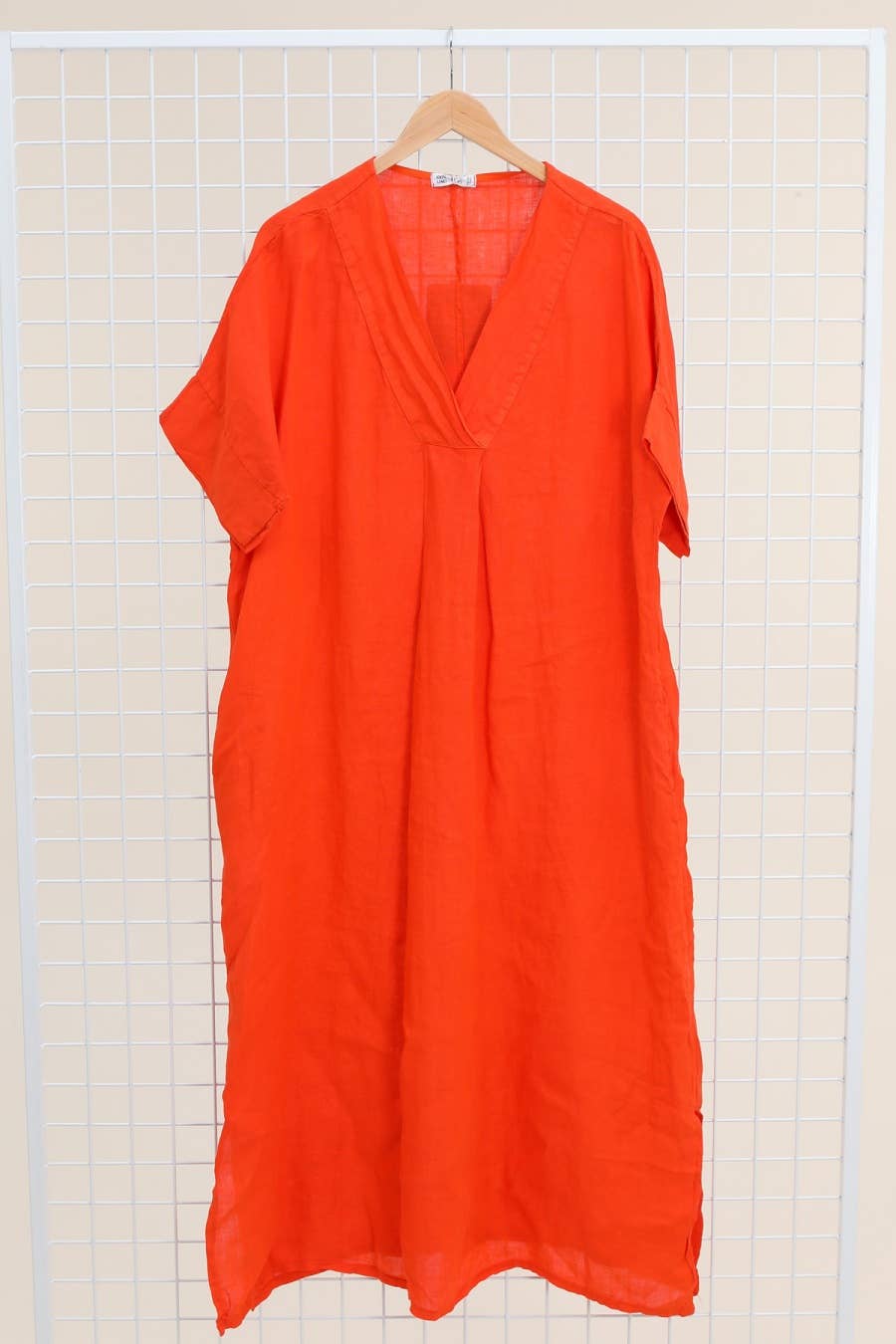 la maison des fibres naturelles - Wholesale Dress - Women's - Long dress v-neck 62733 100% linen39