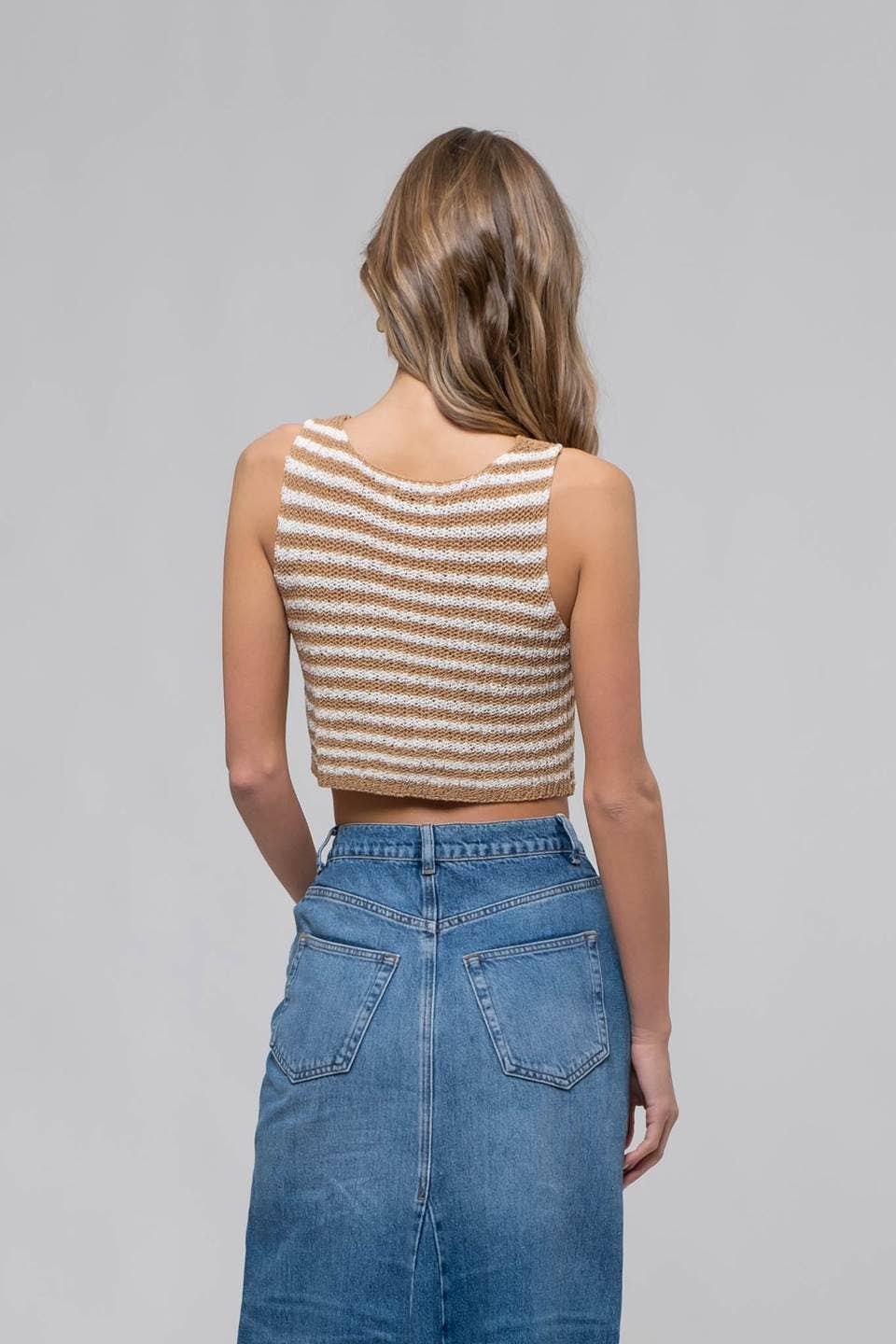 The Workshop Studio - Vendita all'ingrosso Gilè imbottito - Donna - Gilet a maglia crochet a righe con scollo a V e chiusura frontale con gancetto8