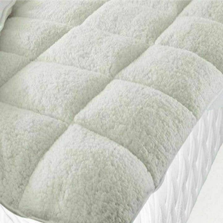 Pretty Little Bed - Wholesale Mattress pad/protector - Sherpa Teddy Mattress Topper Protector4