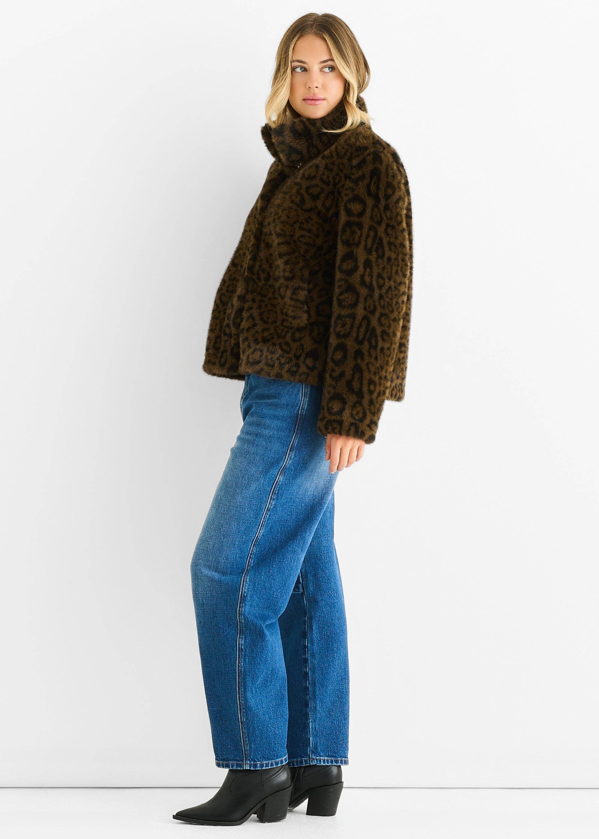 GINI LONDON - Vente Veste – femme - Veste en fausse fourrure à imprimé léopard et col cheminée marron2