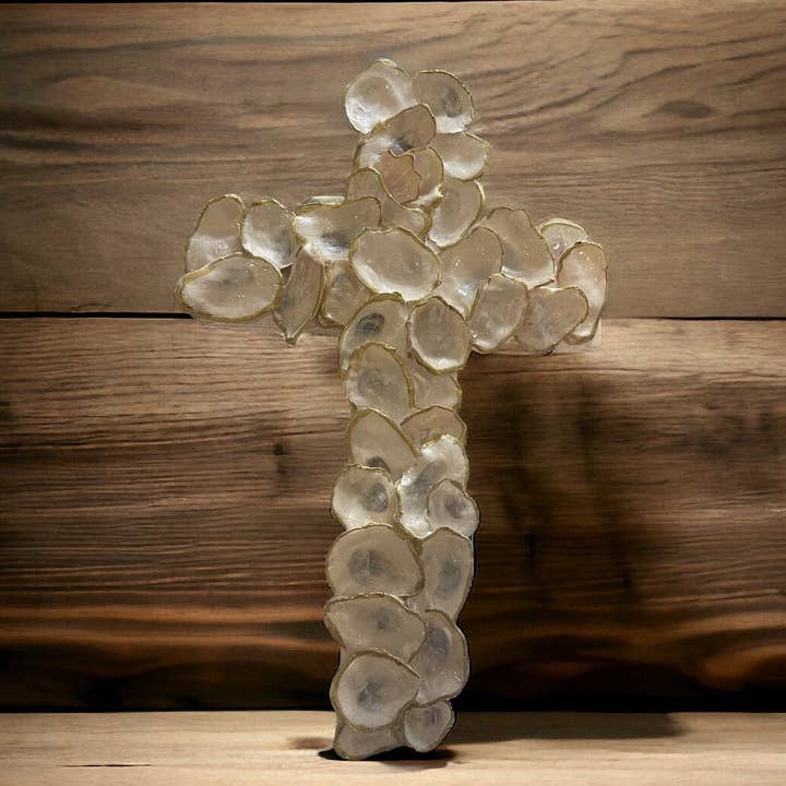 Håndlavet Kors af Østersskaller: Kystnær Kristent Hjemmedekor for engroshandel hos CC Shells Gifts LLC