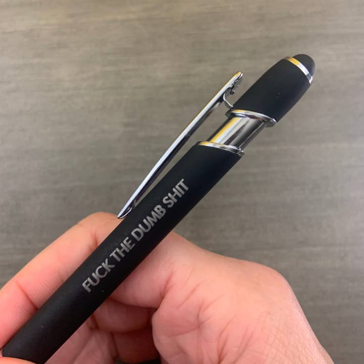 The Carbon Crusader – Großhandel Stift – SCHEISS AUF DIE DUMME SCHEISSE (Stift mit Smartphone-Stift)3