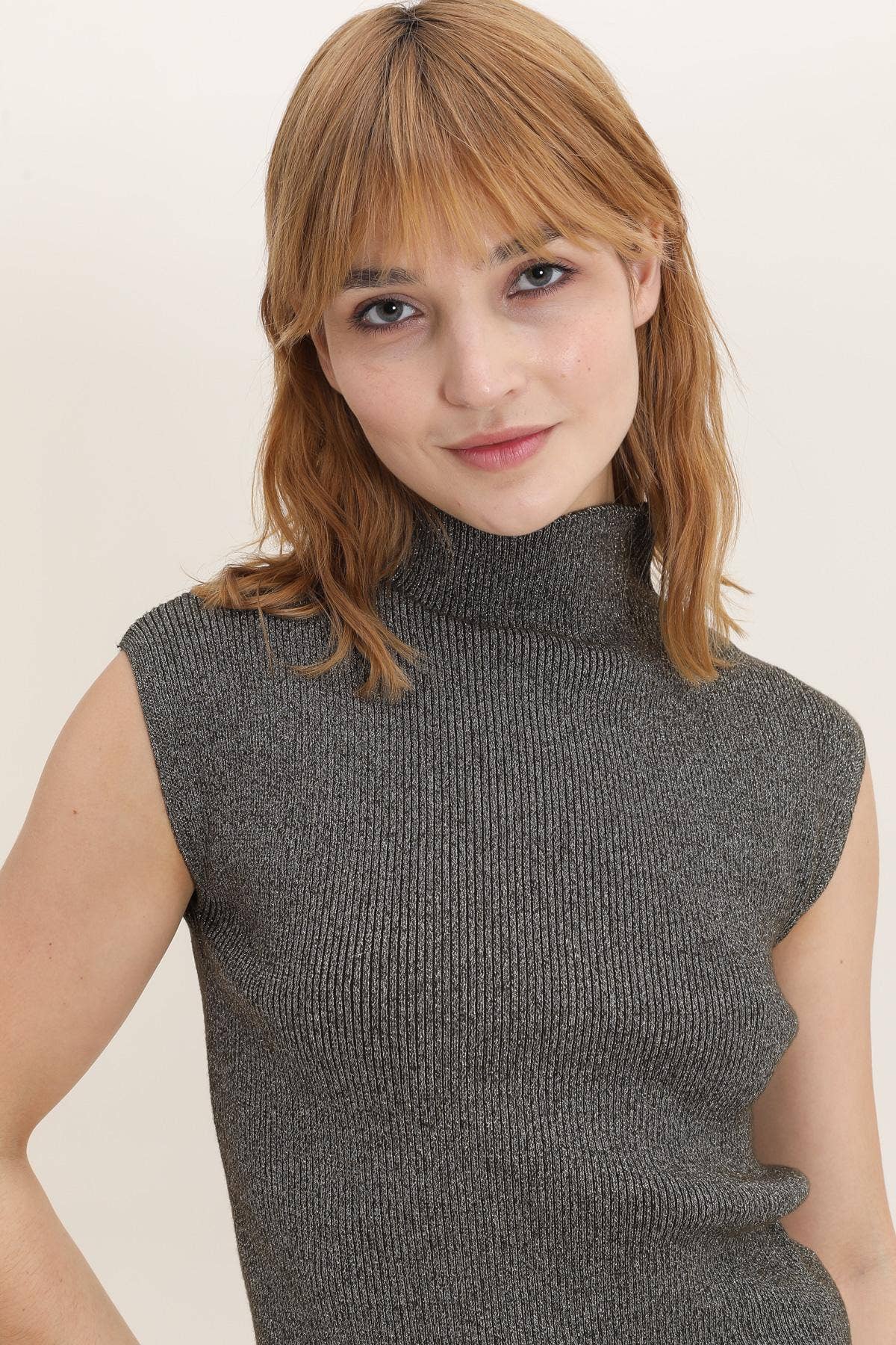 LULUMARY – wholesale Stickad topp - Dam – Lurexstickad top H684 med hög krage, 6-pack14