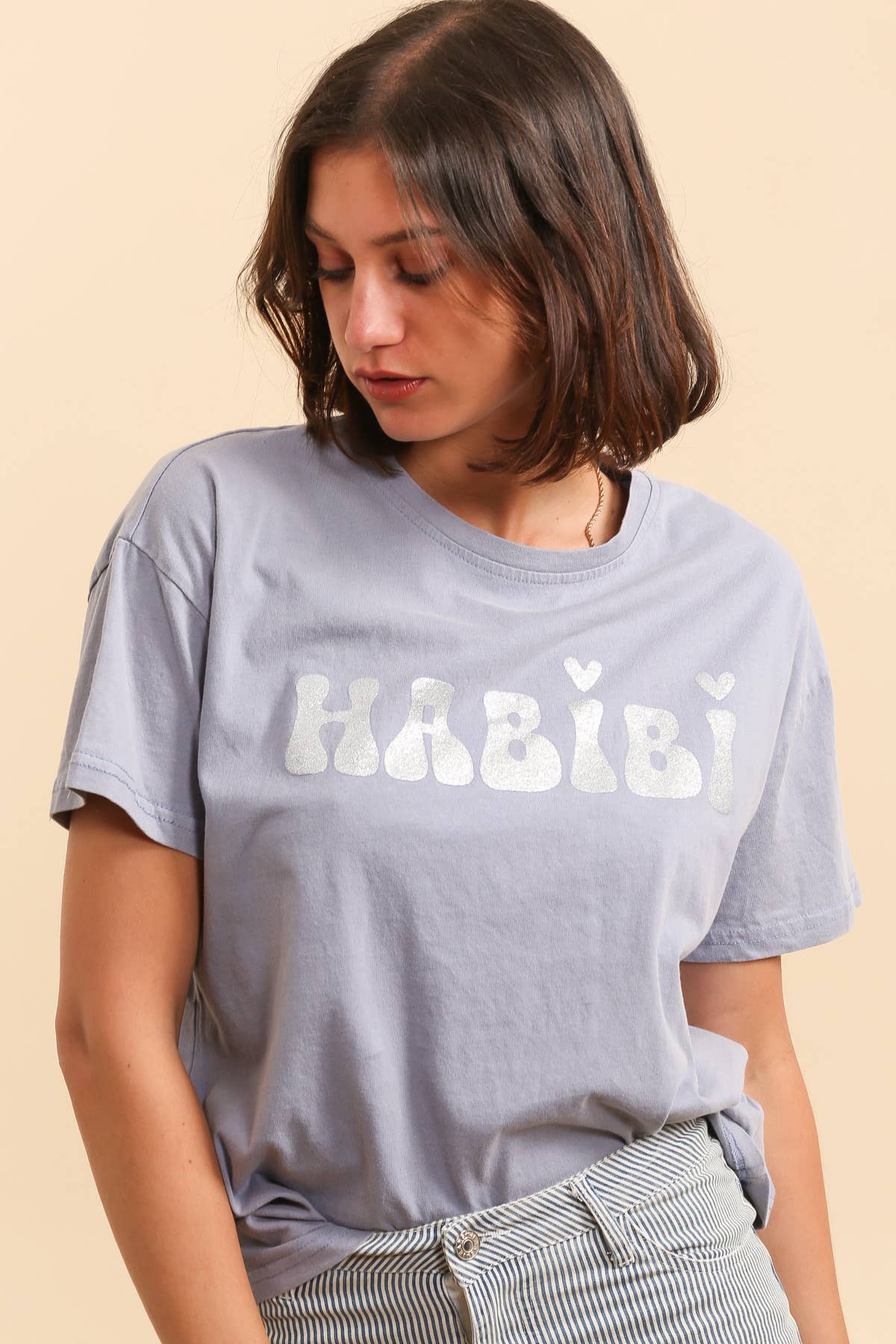 INSPIRATION STUDIO - Wholesale T-Shirt - Women's - Faded Effect Screen-Printed "Habibi" T-Shirt - REF 901675