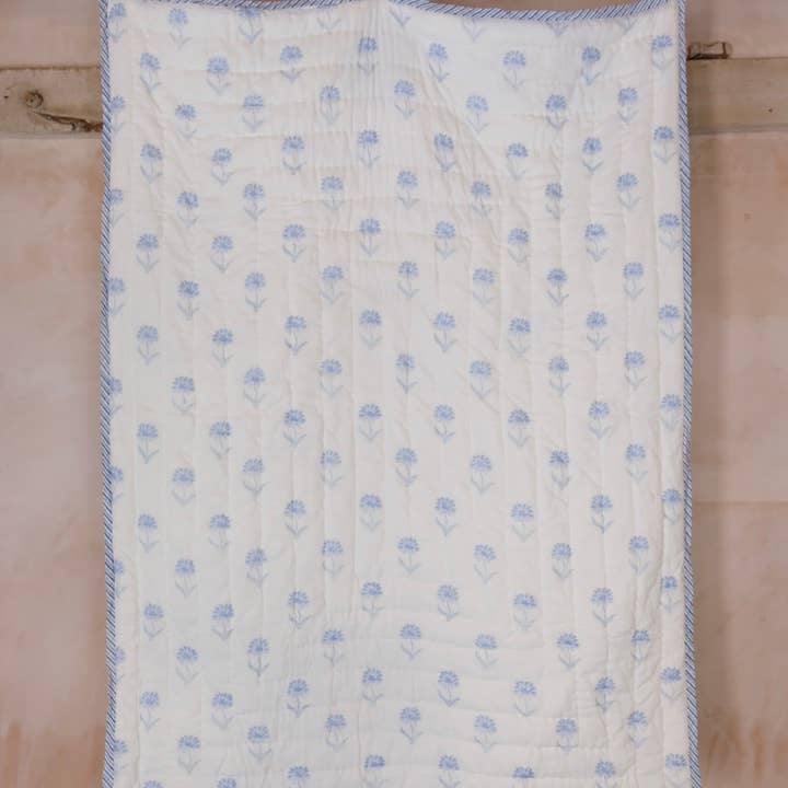 Blå ekologisk bomullstäcke för småbarn för wholesale av Kapara London