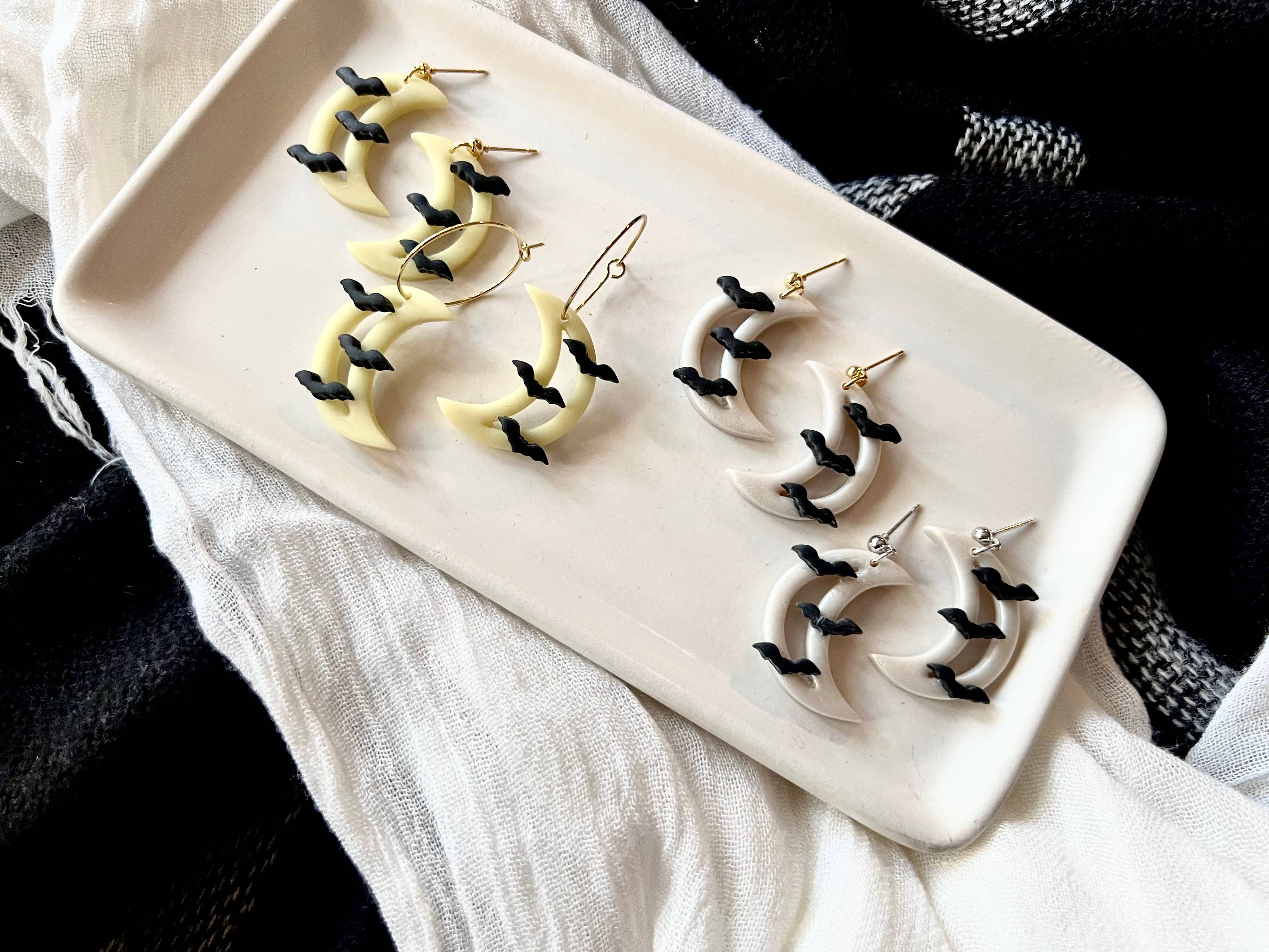 SeizeTheClayJewelry - Wholesale Hangende/ronde oorbellen - Vleermuis Maan Oorbellen, Maan Klei Oorbellen, Vleermuis Klei Oorbellen5