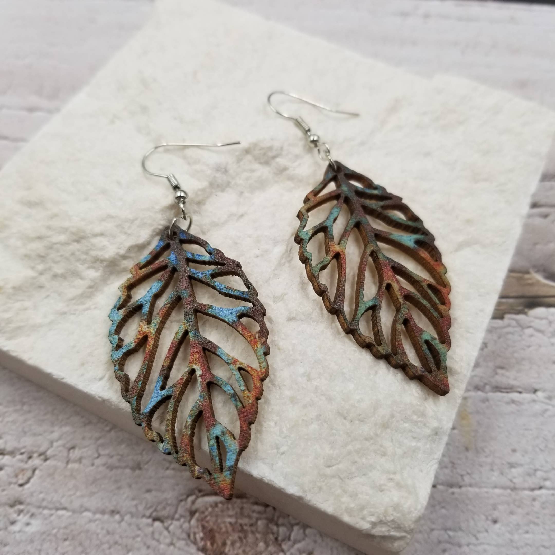 Treasure Wholesale - Wholesale Dangle Earrings - Bohemian Wood Leaf Earrings