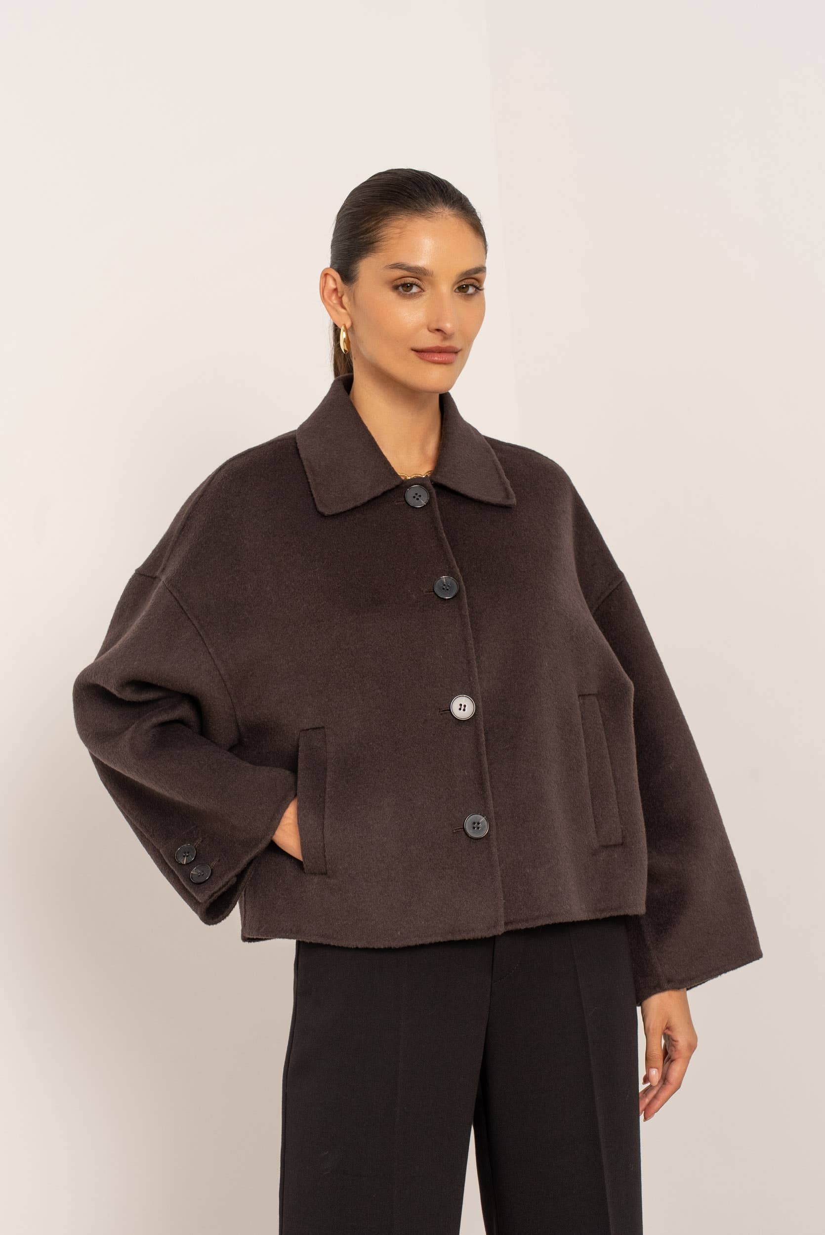 Attentif Paris - Vendita all'ingrosso Cappotto - Donna - Cappotto corto oversize artigianale in misto lana19