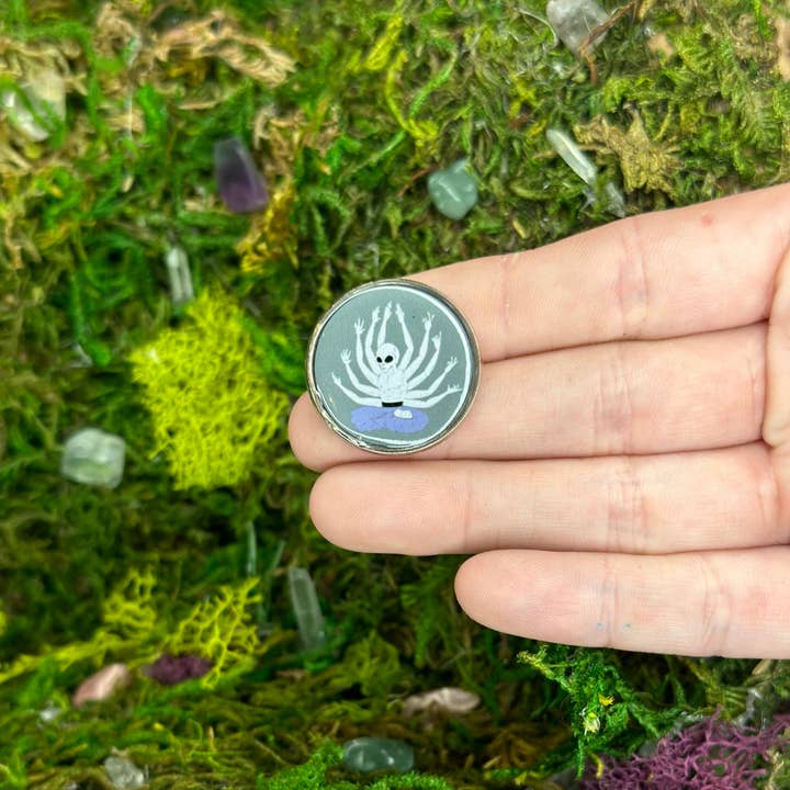 Yoga Alien Emaille-Pin für den Großhandel von The Shadow Witch