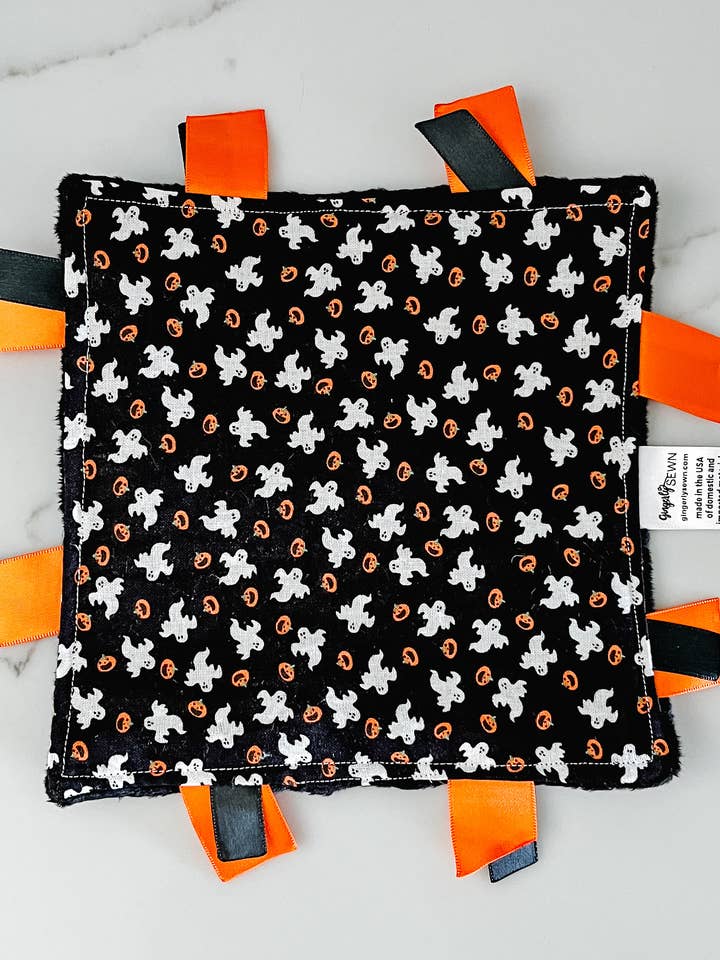 Ghost & Pumpkin Halloween Jouet sensoriel froissé pour bébé pour la vente par Gingerly Sewn
